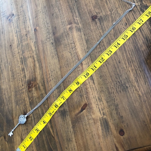 Silver plated key pendant - Picture 5 of 5